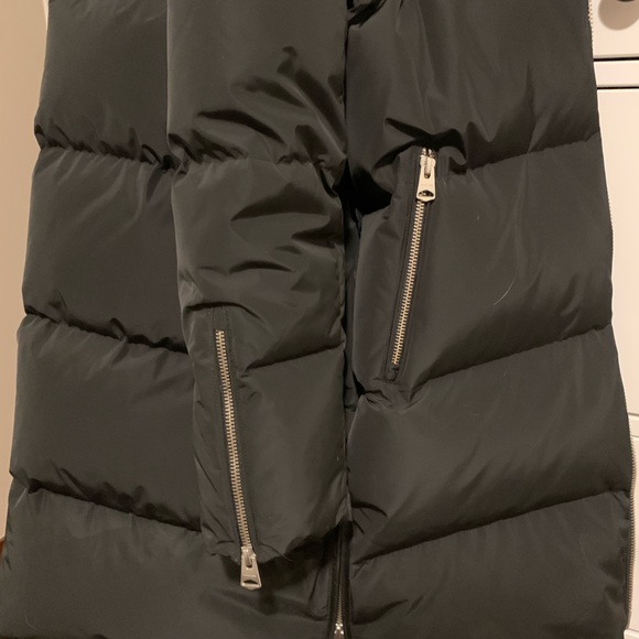 Ladies Medium fits comfortable size 6-8 US. Attached shearling vest and hood. - Picture 1 of 10